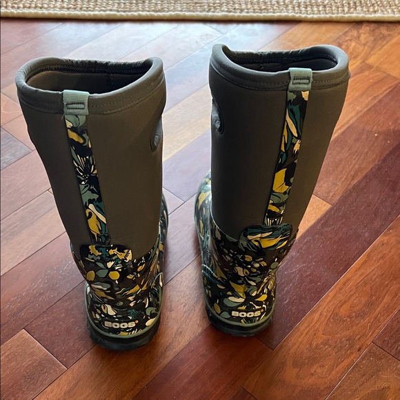Bogs Women's Tall Floral winter Rain Boots in Green and Yellow - Picture 3 of 6